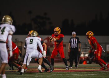 Mission Viejo Dominates Long Beach Poly 56-7 Behind Explosive Offense