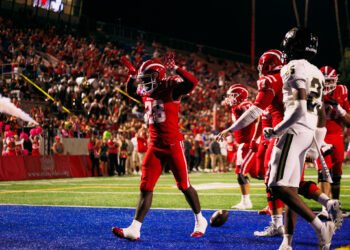 Mater Dei Extends Dominance Over Servite With 29–19 Victory